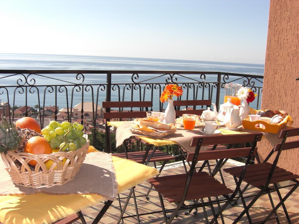 Pietra Preziosa Bed & Breakfast Pietra Ligure Buitenkant foto