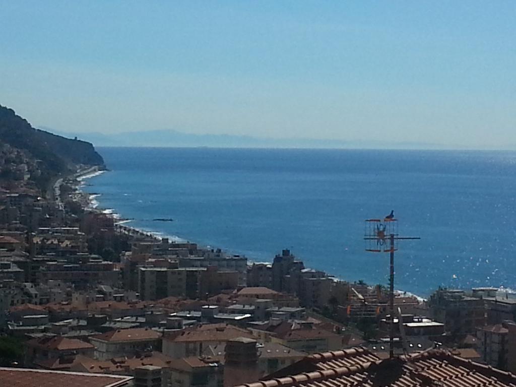 Pietra Preziosa Bed & Breakfast Pietra Ligure Buitenkant foto